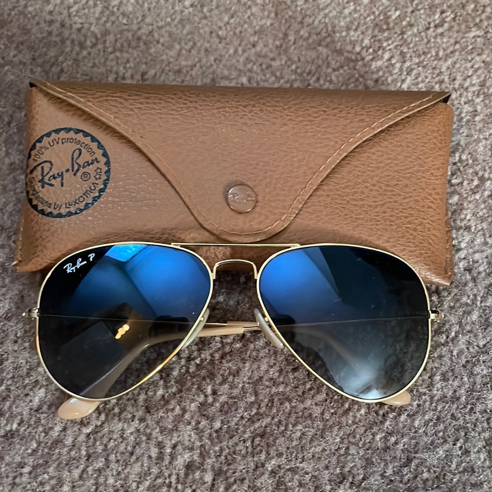 Women’s ray ban aviators with case